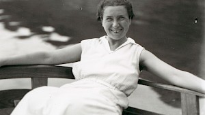 lucia moholy, 1930er jahre, selbstporträt (bauhaus-archiv berlin)